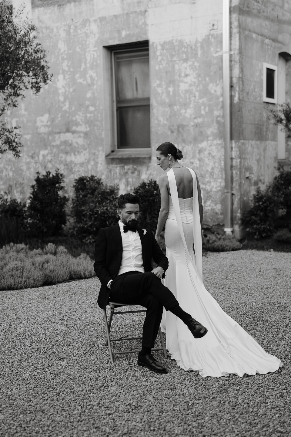 Timeless portait of bride and groom at Sunnyside Estate Wedding Venue 